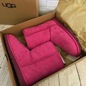 UGG Kids’/Women’s Classic Short Boots (Fuchsia)
